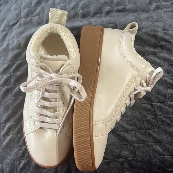 Bottega Veneta Shoes - Bottega Veneta Off White “The Quilt” Low Sneakers